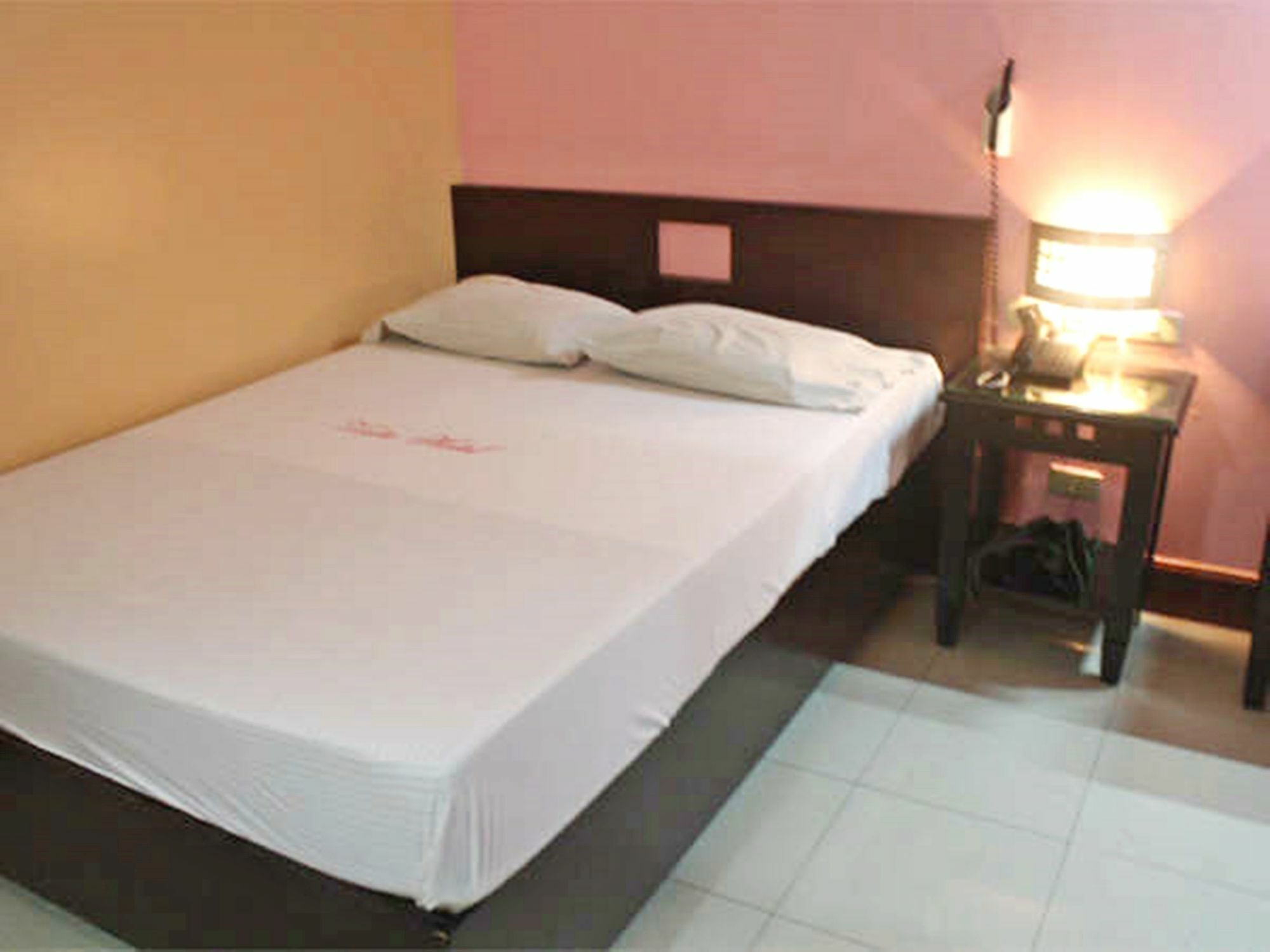 Vista Apartelle Makati City Buitenkant foto