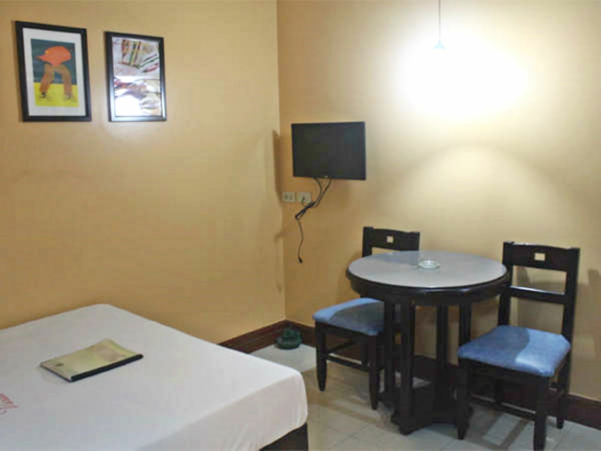 Vista Apartelle Makati City Buitenkant foto