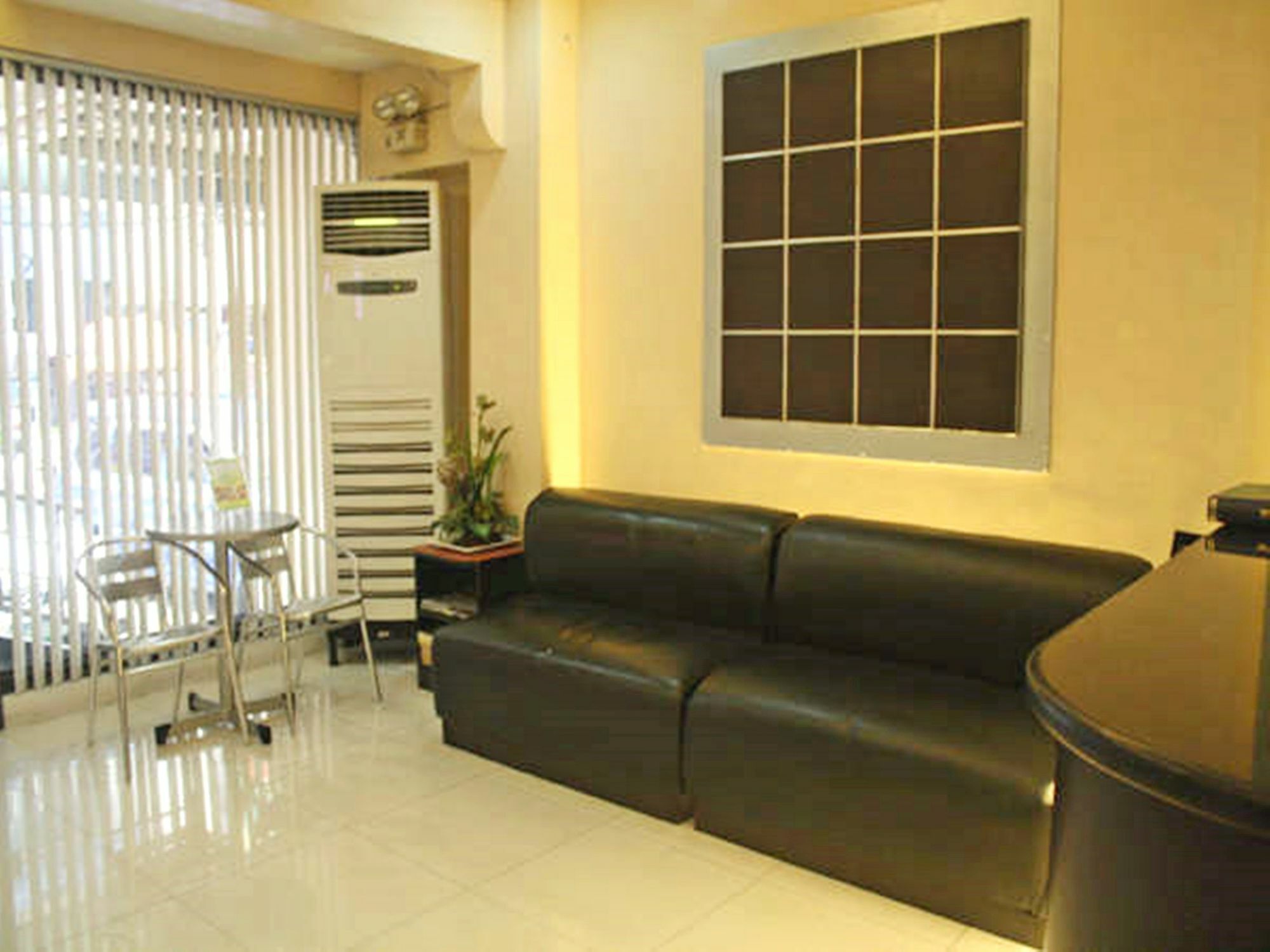 Vista Apartelle Makati City Buitenkant foto